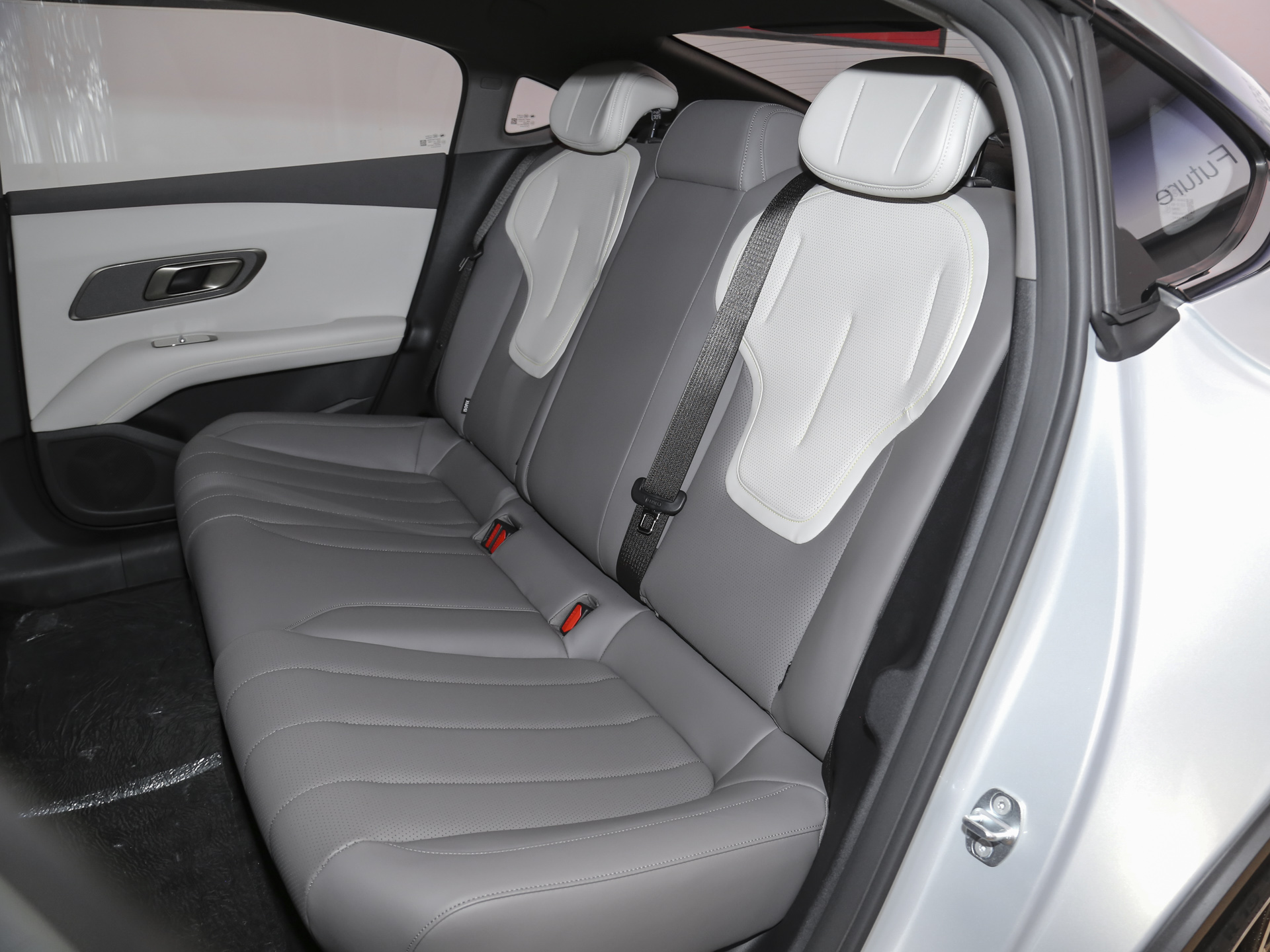 深藍(lán)L06圖片