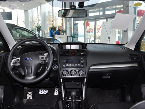 斯巴鲁 2.5L CVT 中控台整体