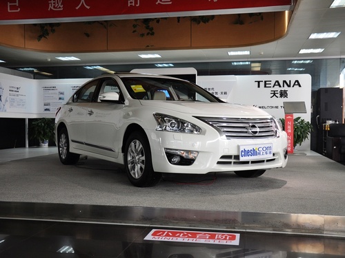 东风日产 2.5L 车辆右侧45度角