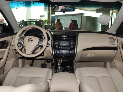 东风日产 2.5L 中控台整体