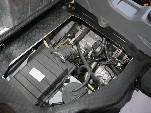 长安商用车  4500 1.3L 手动 发动机主体特写