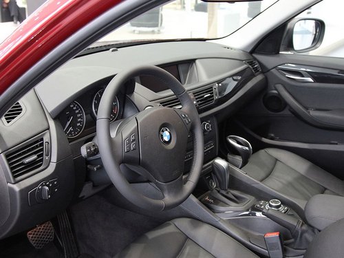 宝马(进口) X1 sDrive18i 中控台左侧