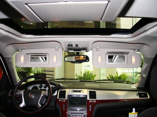 凯迪拉克(进口)  6.0 CVT 前遮阳板打开