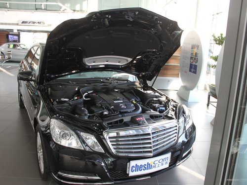 北京奔驰  E200L CGI 1.8T AT 车辆发动机舱整体