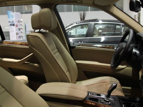 宝马(进口)  X5 xDrive35i 驾驶席座椅内侧特写