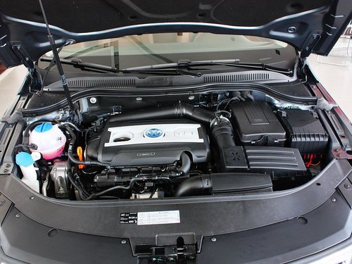 一汽大众  CC 2.0TSI DSG 发动机局部特写