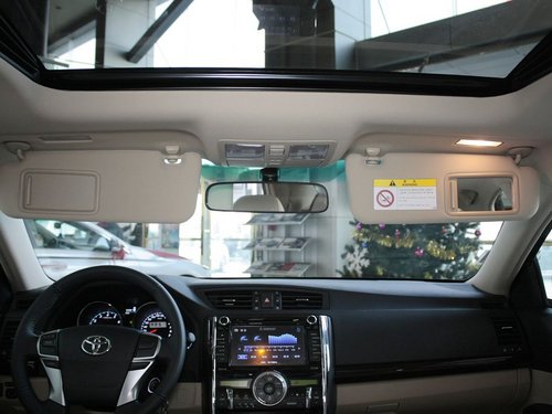 一汽丰田  全新锐志 2.5V AT 前遮阳板打开