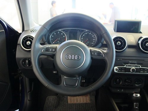 奥迪(进口)  A1 1.4T 方向盘整体