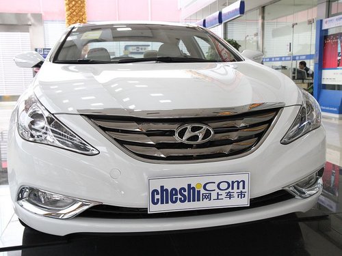 北京现代 第八代索纳塔 2.4 DLX AT 车辆车头部分特写