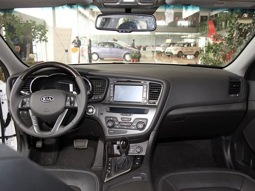 东风悦达起亚  起亚K5 2.0L AT 中控台整体