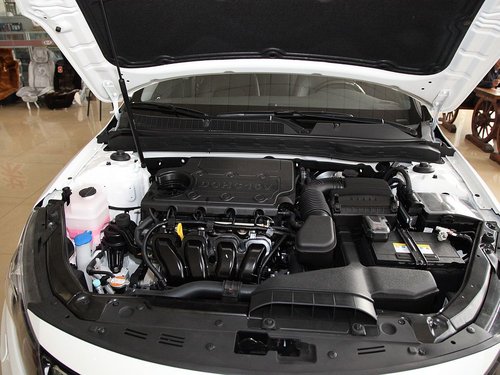 东风悦达起亚  起亚K5 2.0L AT 发动机局部特写