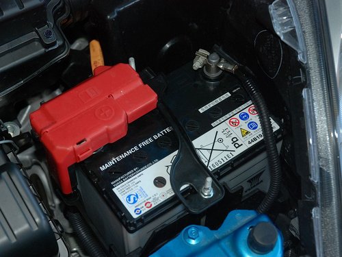 广汽本田  1.5L 自动 蓄电池特写