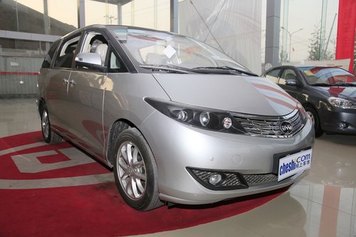 比亞迪  比亞迪M6 2.4 AT 車輛右側(cè)45度角