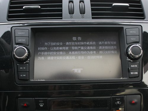 东风日产  新骐达 1.6L CVT 中控台中央特写