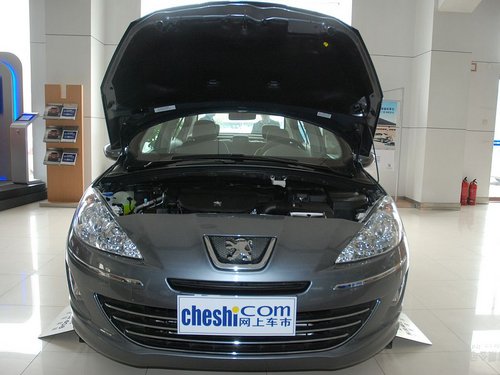 东风标致  标致408 2.0 MT 车辆发动机舱整体