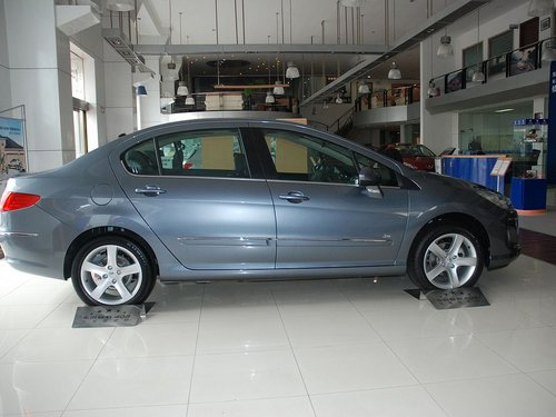 东风标致  标致408 2.0 MT 车辆正右侧