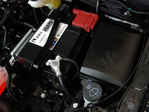 雪佛兰  三厢 1.6SX 自动 蓄电池特写