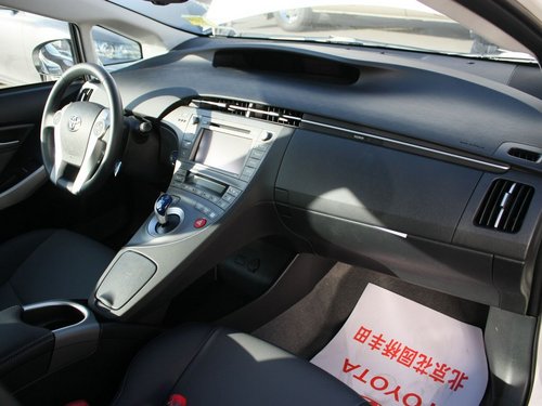 一汽丰田  普锐斯 1.8 CVT 中控台右侧