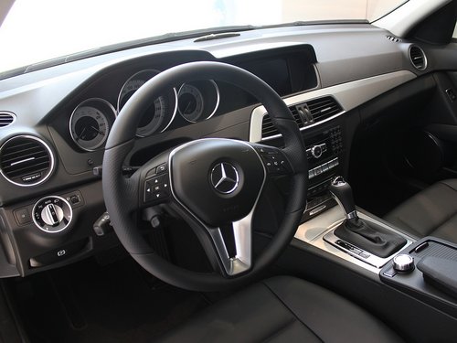 奔驰(进口)  C200 1.8T AT 中控台左侧