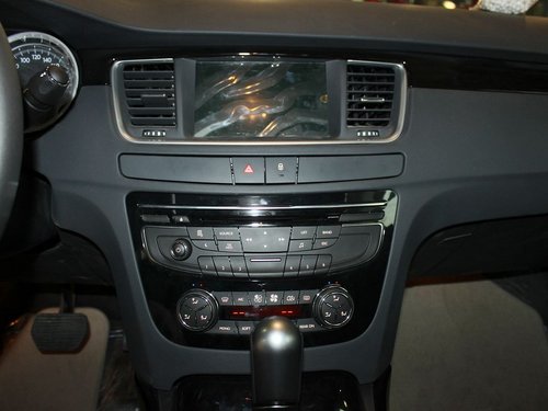 东风标致  标致508 2.3L AT 中控仪表台总特写