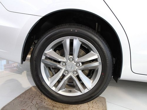 广汽本田  奥德赛 2.4 AT 后轮整体照片