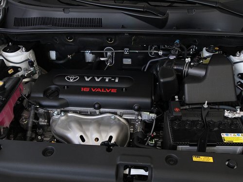 一汽丰田  RAV4 2.4 AT 发动机主体特写