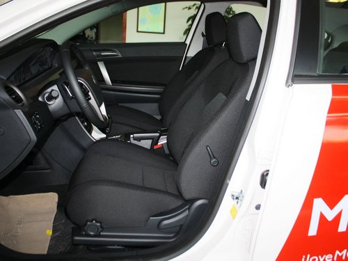 MG  MG6 掀背 1.8 AT 驾驶席座椅正视图