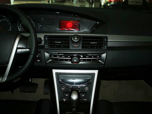 MG  MG6 掀背 1.8 AT 中控仪表台总特写