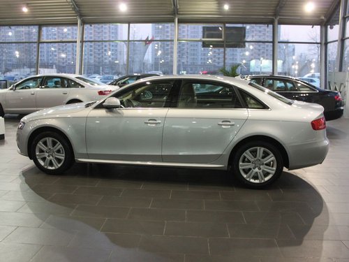 一汽奥迪  A4L 2.0 TFSI CVT 车辆左正侧视角