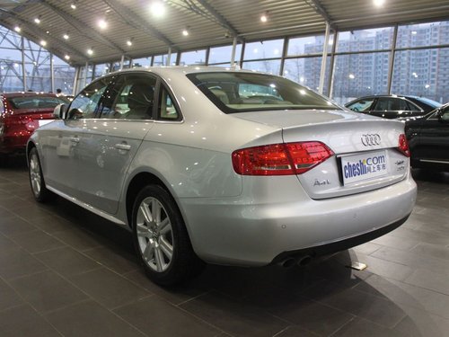 一汽奥迪  A4L 2.0 TFSI CVT 车辆左后45度视角