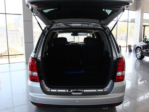 双龙汽车  RX320 3.2 AT 后备箱整体特写