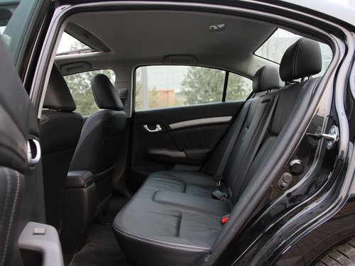 东风本田  第九代思域 2.0 TYPE-S AT 第二排座椅正视图