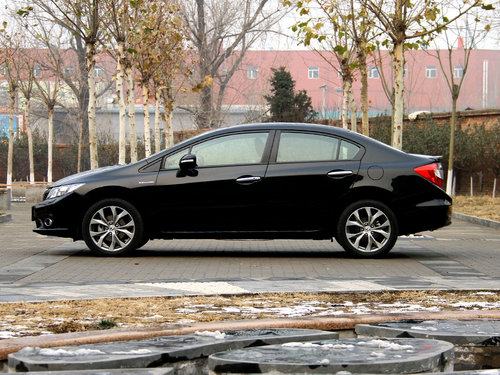 东风本田 第九代思域 2.0 TYPE-S AT 车辆左正侧视角