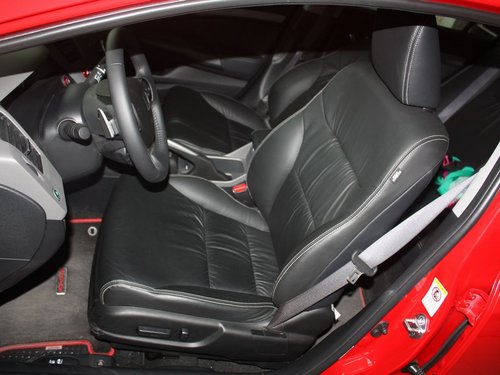 东风本田  第九代思域 2.0 TYPE-S AT 驾驶席座椅前45度视图