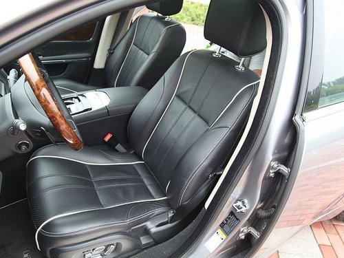 捷豹  捷豹XJ 5.0 AT 驾驶席座椅前45度视图