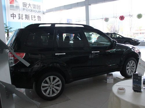 斯巴鲁  森林人 2.5XS AT 车辆右侧尾部视角