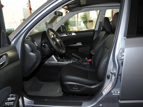 斯巴鲁  森林人 2.5XT AT 驾驶席座椅正视图