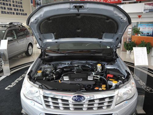 斯巴鲁 森林人 2.5XT AT 发动机局部特写