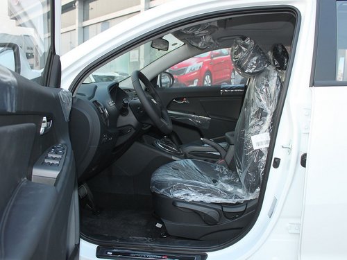 东风悦达起亚  智跑 2.0 GLS AT 驾驶席座椅正视图