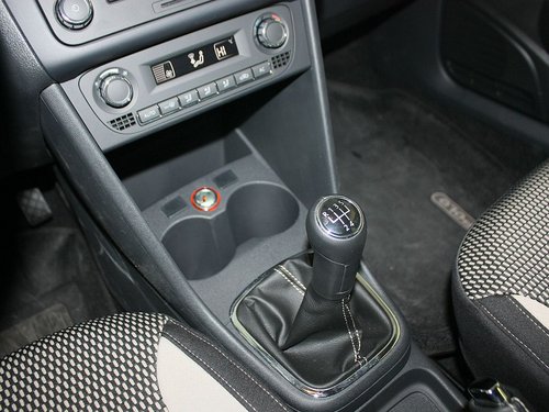 上海大众  Cross Polo 1.6 MT 