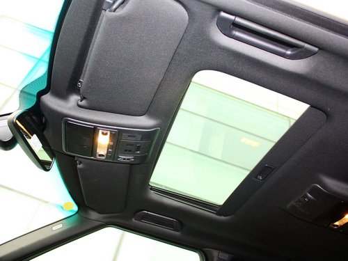 路虎  揽胜 5.0T AT 车顶内部特写