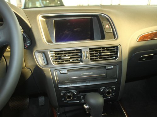 一汽奥迪  Q5 2.0TSI AT 中控仪表台总特写