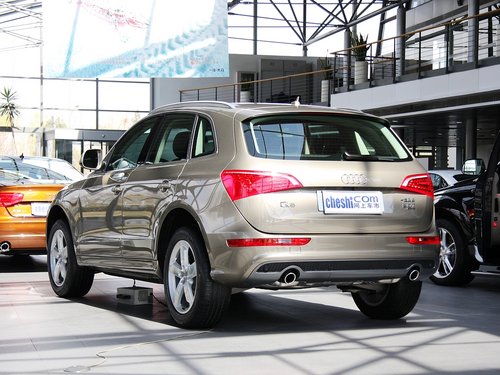 一汽奥迪  2.0TSI 车辆左后45度视角