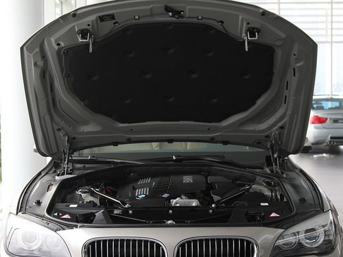 宝马(进口) 730Li 发动机局部特写