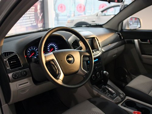 雪佛兰  科帕奇 2.4 AT 中控台左侧