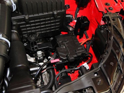 奥迪(进口)  A1 30TFSI 1.4T 蓄电池特写