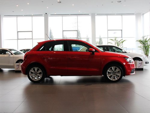 奥迪(进口) A1 30TFSI 1.4T 车辆正右侧