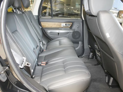 路虎 揽胜运动版 5.0 V8 NA HSE AT 第二排座椅正视图