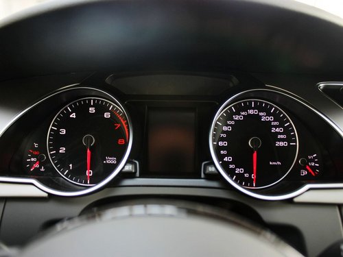 奥迪(进口)  A5 2.0TSI CVT 方向盘后方仪表盘
