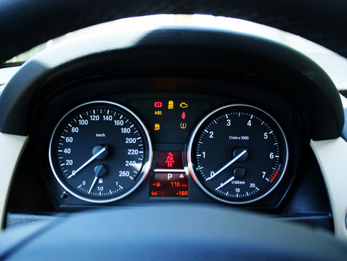 华晨宝马 X1 xDrive20i 2.0T AT 方向盘后方仪表盘